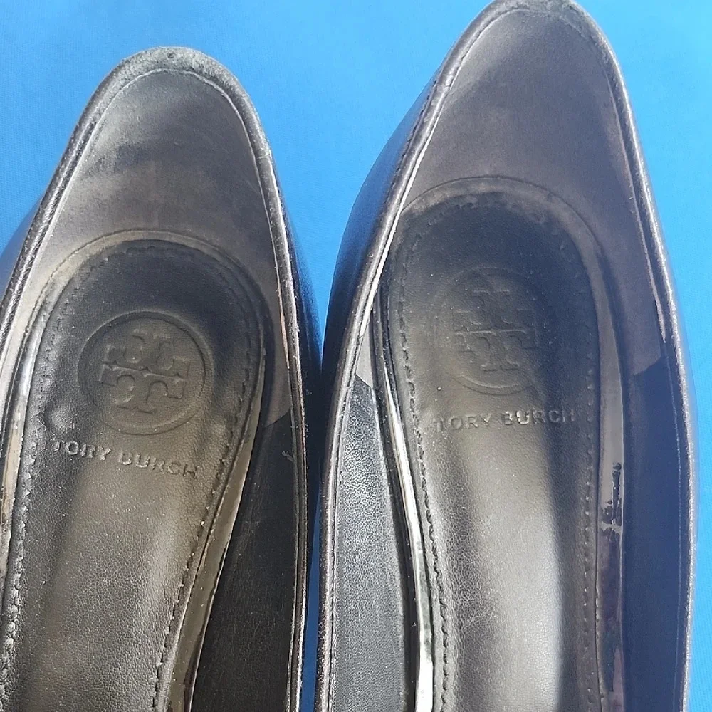 Tory Burch Black and Gold Leather Heels with Timeless Design